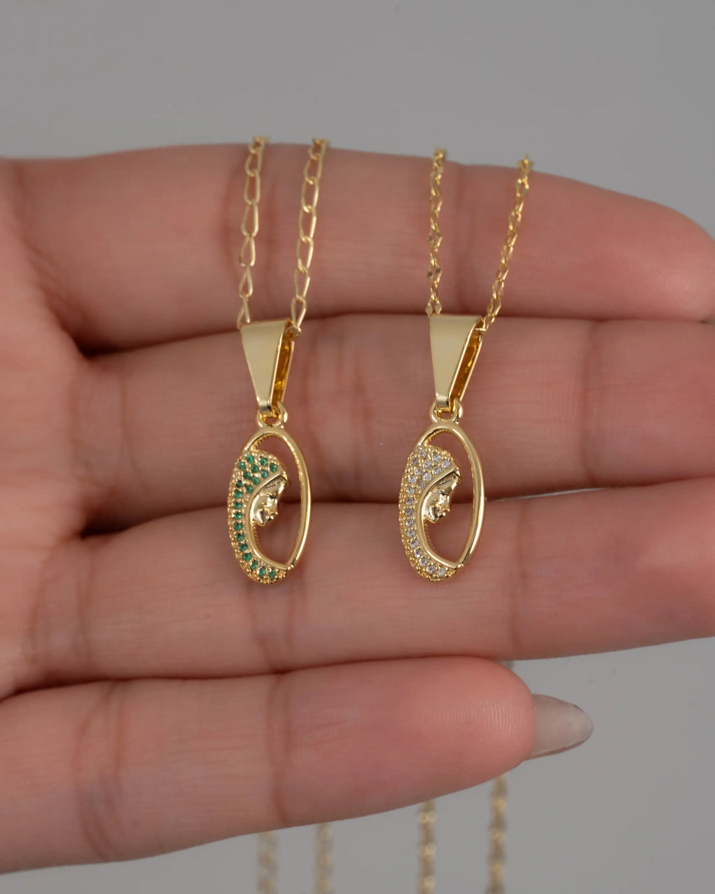 Dije. Virgen Niña Cristal